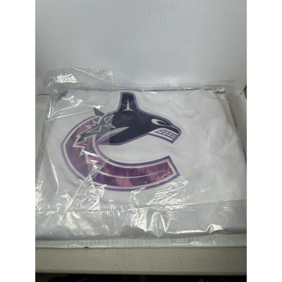 Size 2XL Fanatics Vancouver Canucks Hockey Fights Cancer Jersey 2024 NHL NEW - Picture 3 of 3